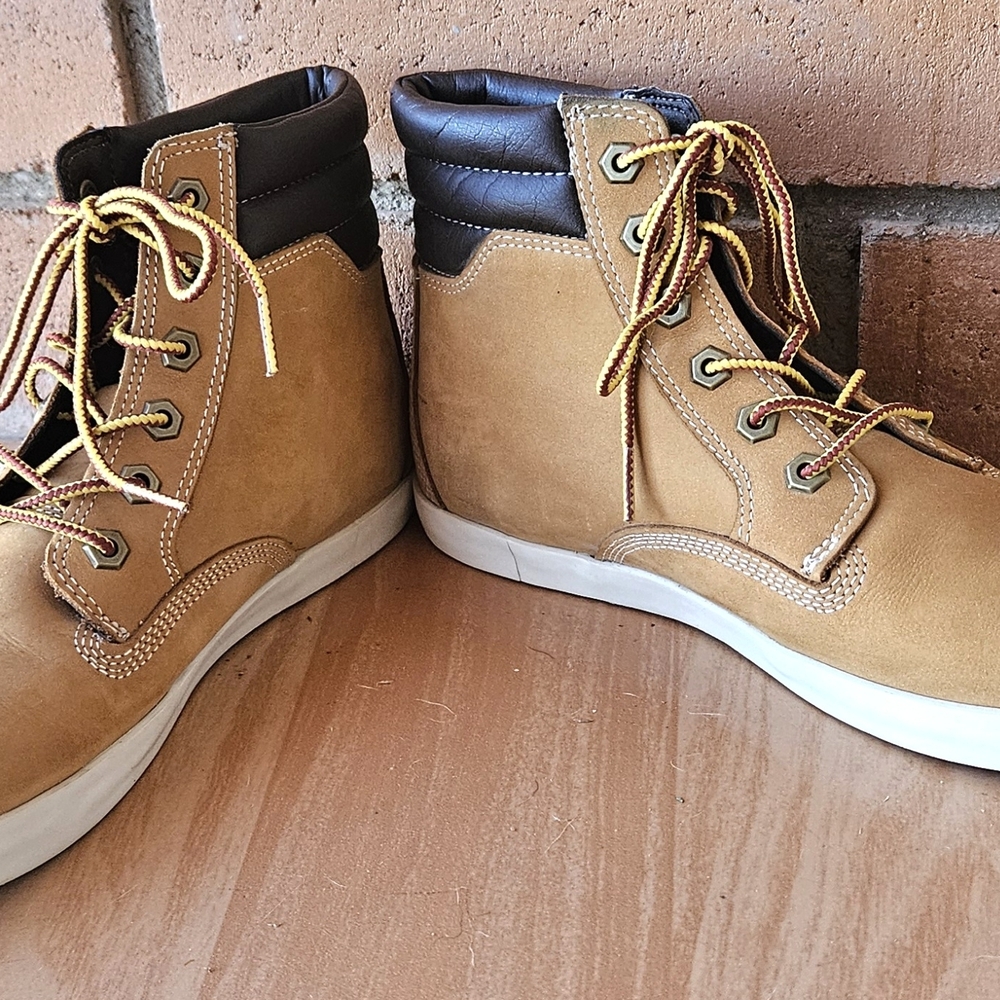 Timberland Men's Chukka Boots Size 9 Tan Nubuck Leather Yellow Laces - Picture 3 of 6